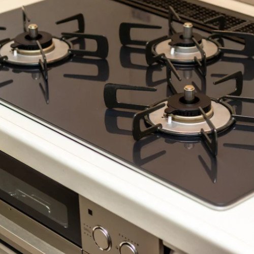 Hob check up ( leak , knob , flame , damage issue)