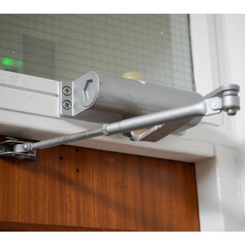 Door closer hydraulic installation ( wall mounted )